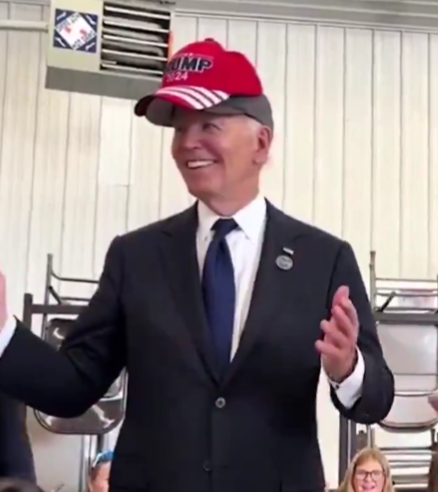 Imagen de Se acuerdan del día que Biden se puso la gorra de Donald Trump
#DonaldTrump #Biden 